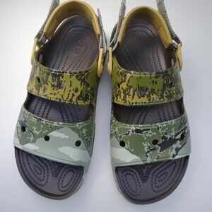 CROCS PRE-OWNED GREAT CONDITION  SIZE M9 W11